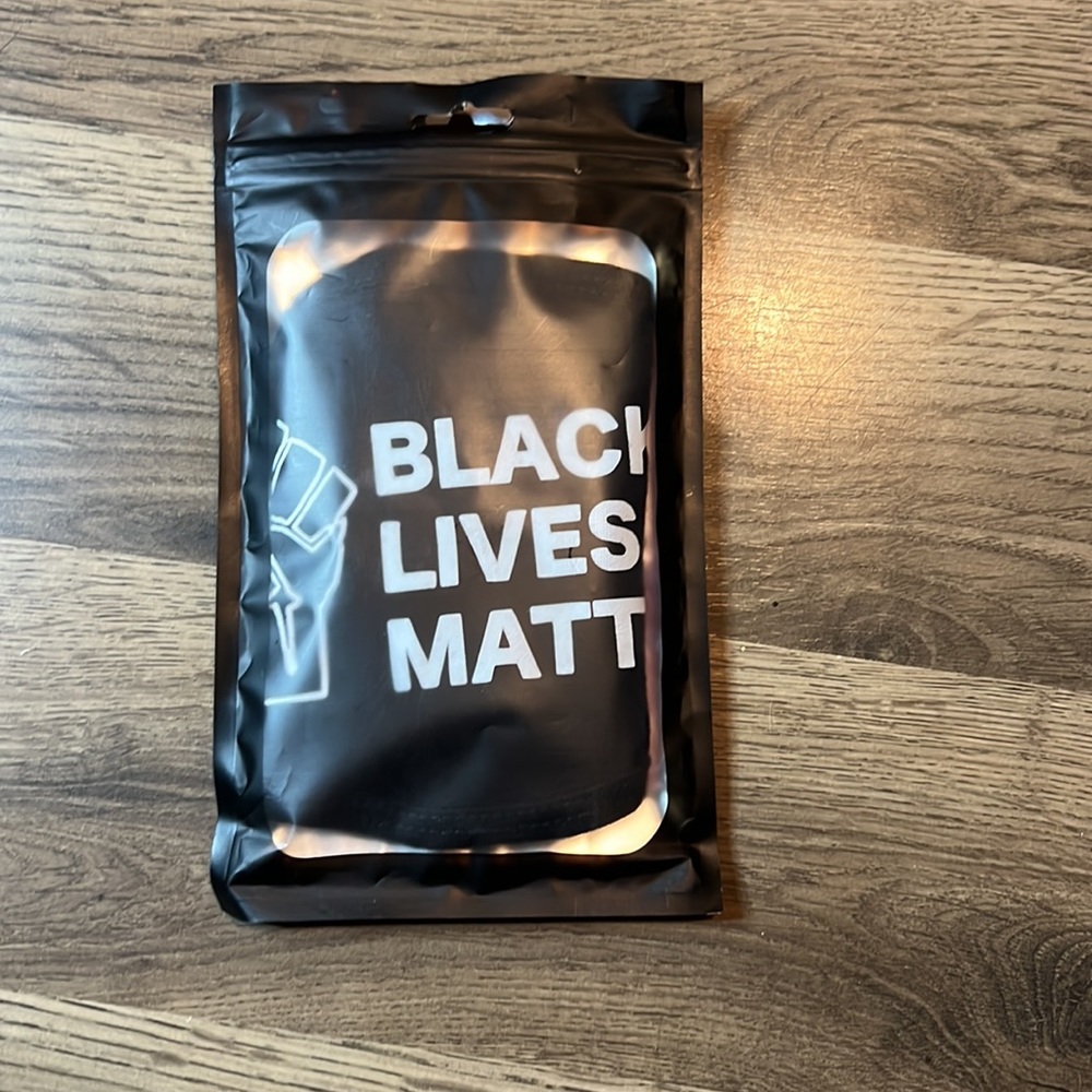 Black Lives Matter Mask - Picture 4 of 5